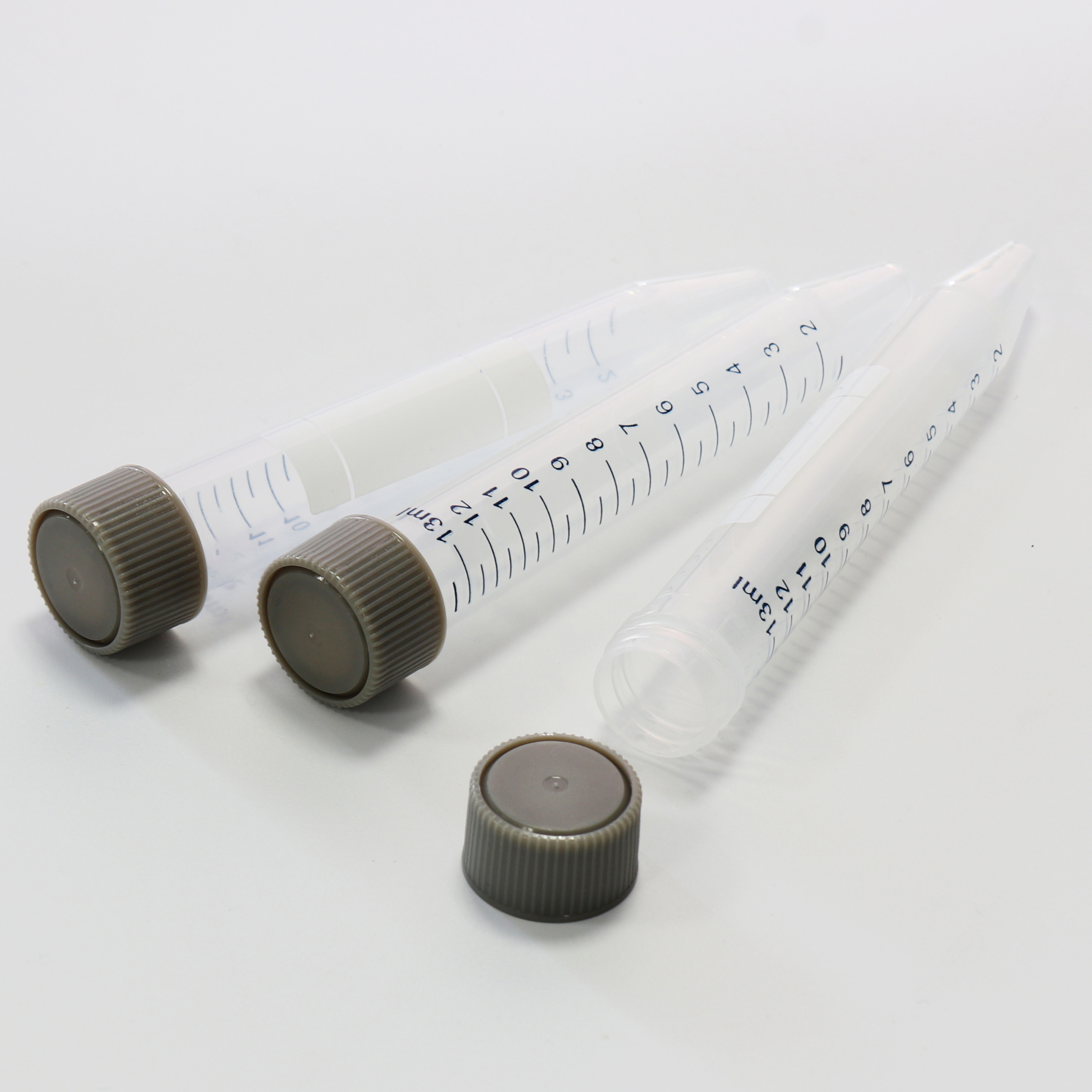 ULAB Autoclavable Polypropylene Centrifuge Tubes, Falcon Tubes, Vol.15ml 17x120mm, Blue Printed Graduated Marks from 1.5ml to 13ml, Assembled Leak-Proof Screw Cap, Gamma Sterile, Pack of 25, UCT1001